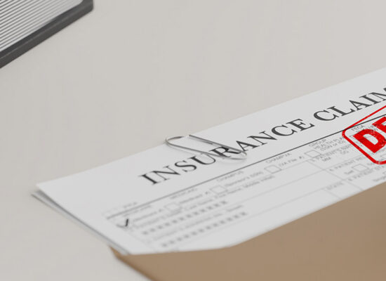 Por qué las denegaciones de reclamaciones de seguros a final de año requieren la intervención inmediata de un abogado