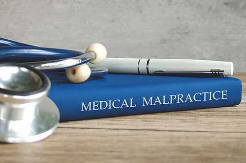 Visual representation of medical malpractice in the U.S., highlighting wrongful death damages in Texas family law cases.